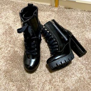 Brand new sold black boots